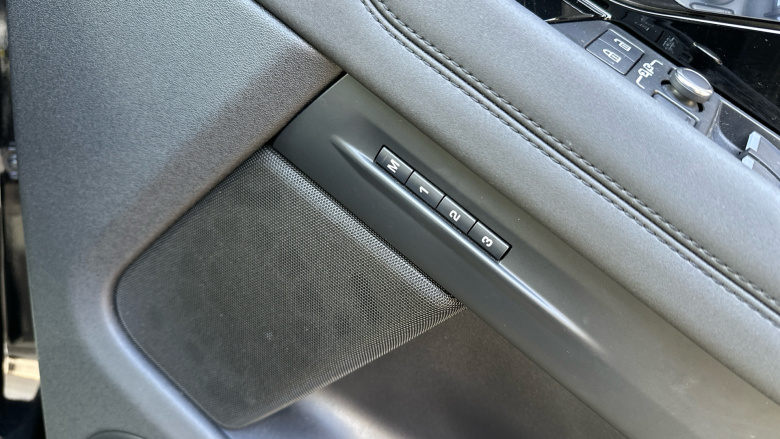 Land Rover Range Rover Evoque 2.0 D200 R-Dynamic SE 5dr Auto Diesel Hatchback